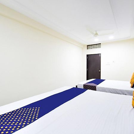 Spot On 67472 Anant Palace Hotel Raj Nandgaon Екстериор снимка